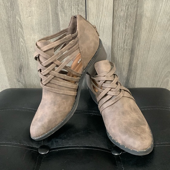 Maurices Shoes - Maurice Fashions Brown Faux Crushed Leather Ankle Bootie Boots Woman's Size 7